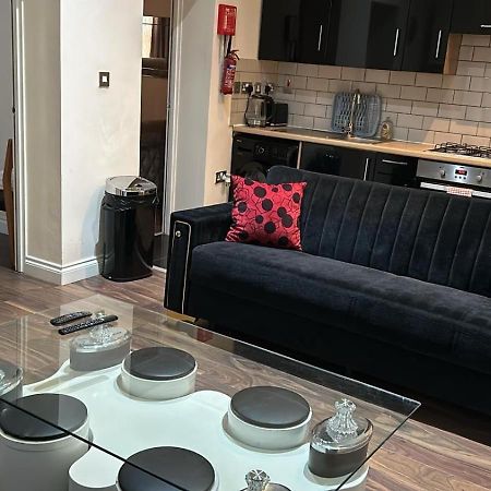 Luxurious 2 Bed Apartment Bedford Exterior photo