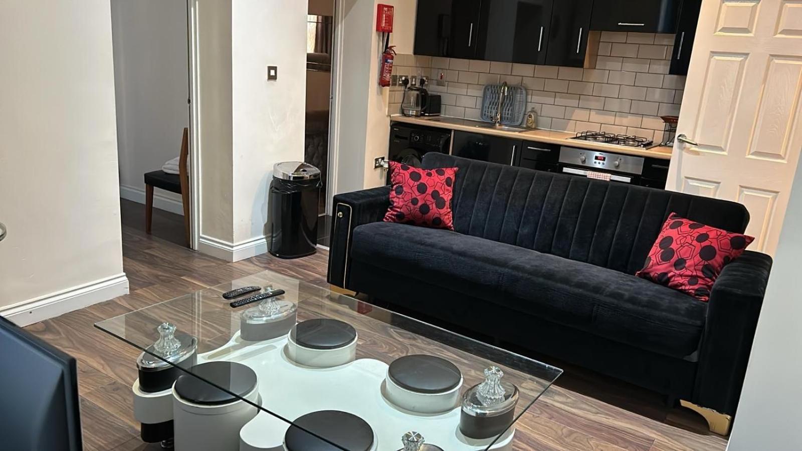 Luxurious 2 Bed Apartment Bedford Exterior photo